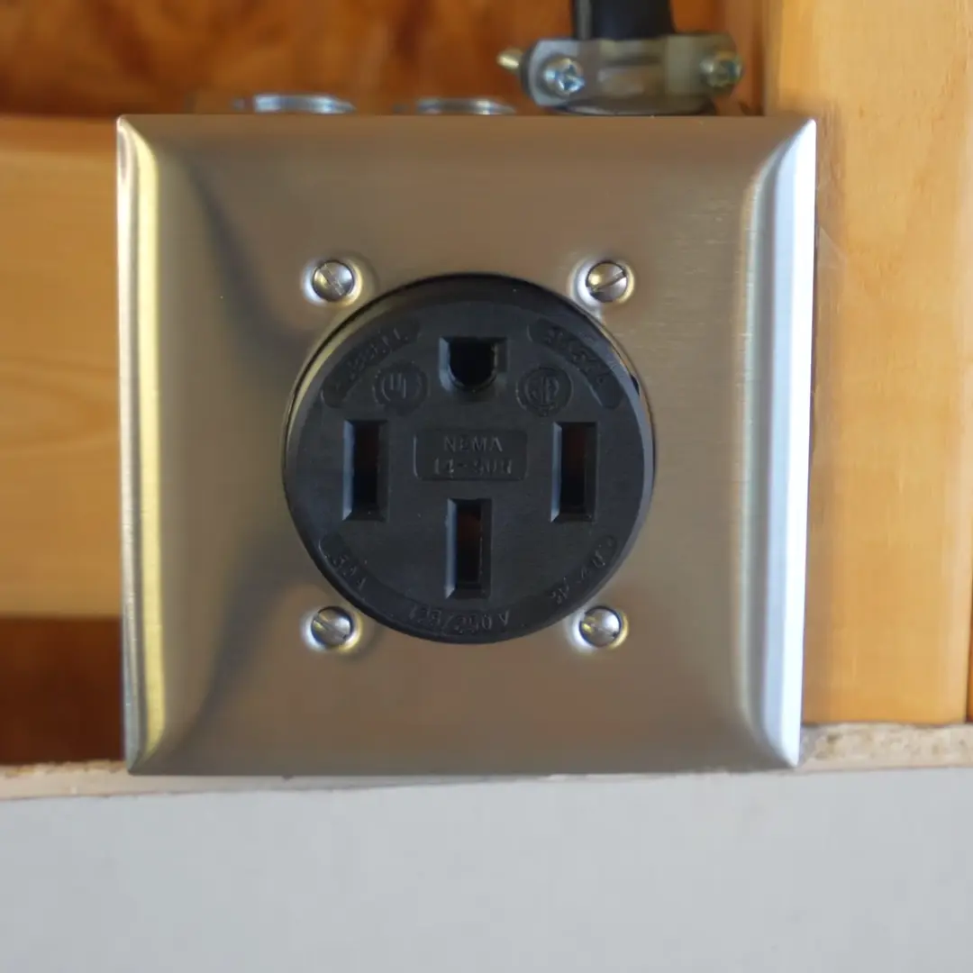 240v outlet - Enara Electric